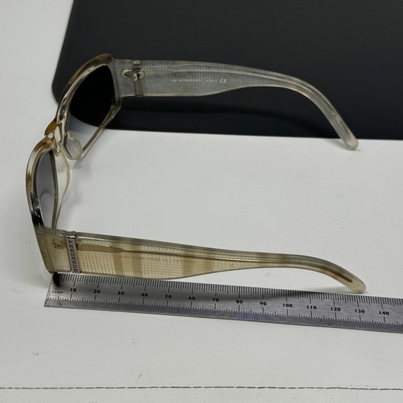 Vintage Burberry by safilo Sunglasses b8489/S BXVLE scratches on lenses - Picture 12 of 16